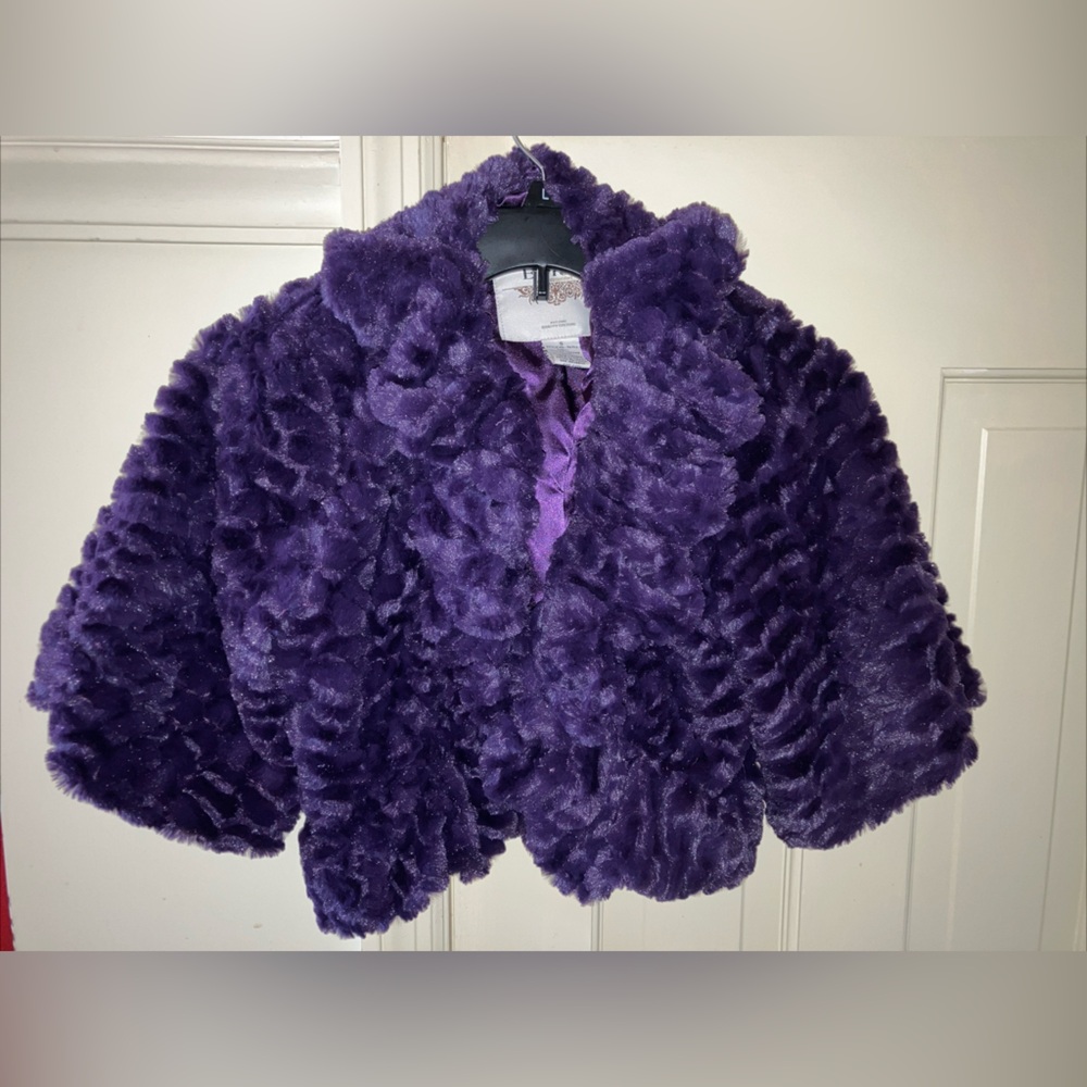 Esley Women’s Size Small Fuzzy Cropped Purple Jacket Style # 7071J